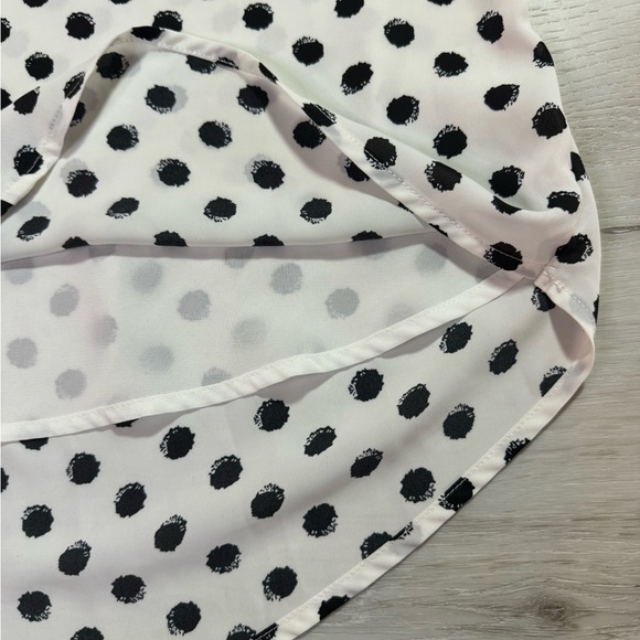 41 Hawthorn Carol Tulip Detail White and Black Polka Dot Blouse, Size Medium - Picture 5 of 11
